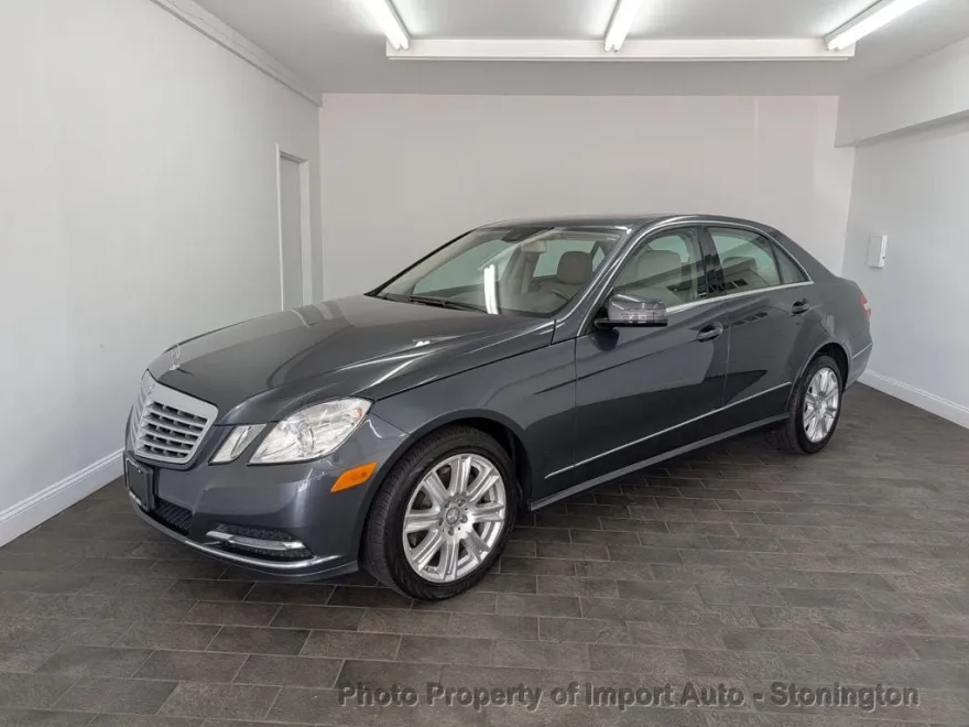 2013 Mercedes Benz E Sedan 4MATIC photo 1