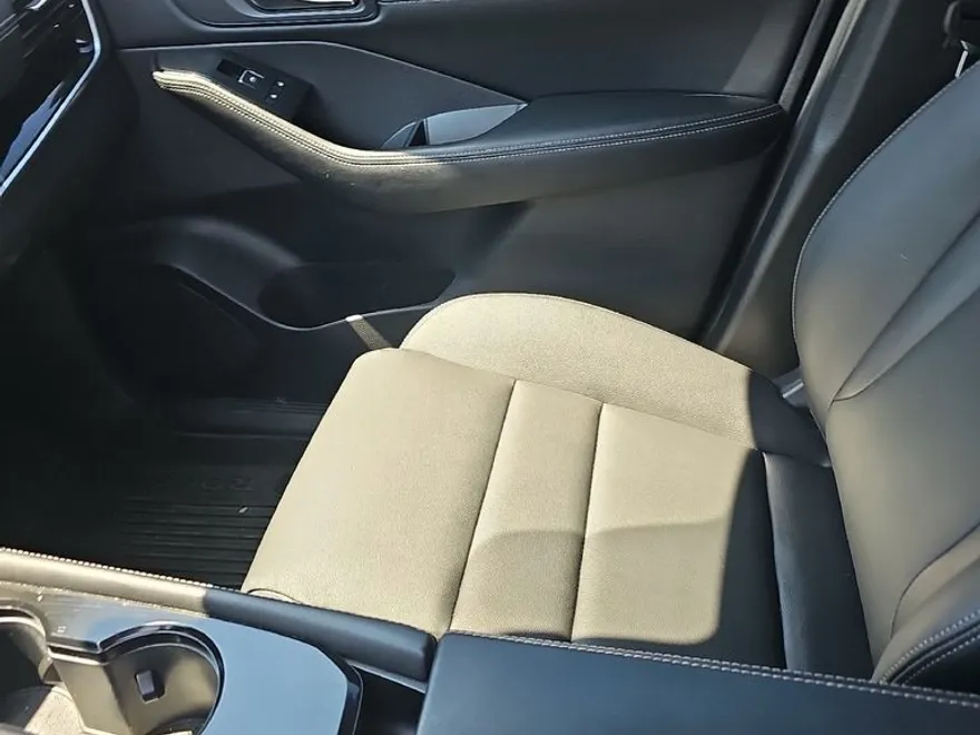 2023 Nissan Rogue SL photo 1