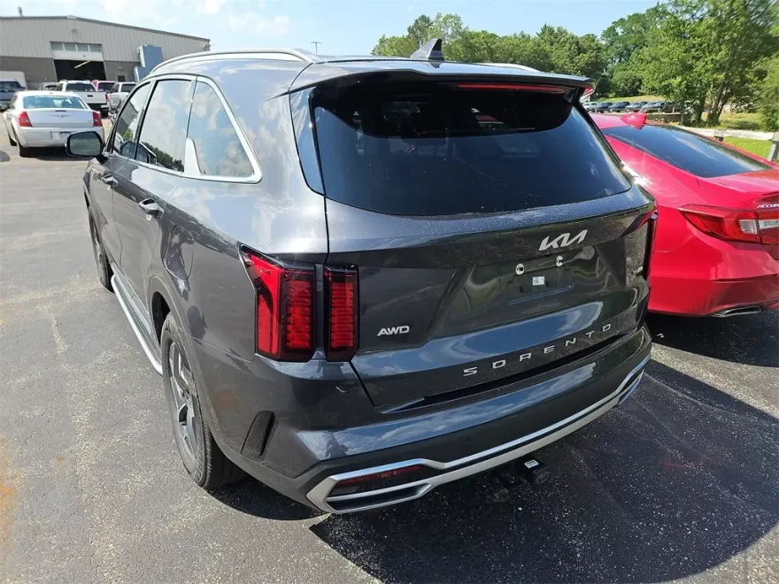 2022 Kia Sorento Hybrid S photo 1