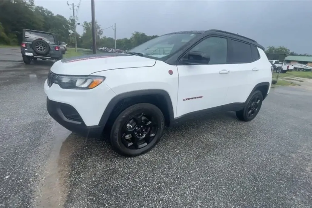 2023 Jeep Compass Trailhawk photo 1