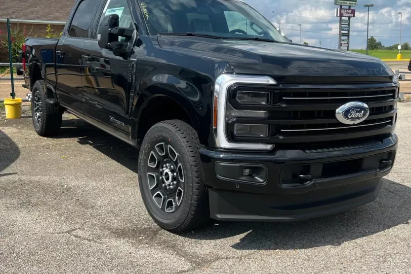 2025 Ford F-250 Platinum photo 1