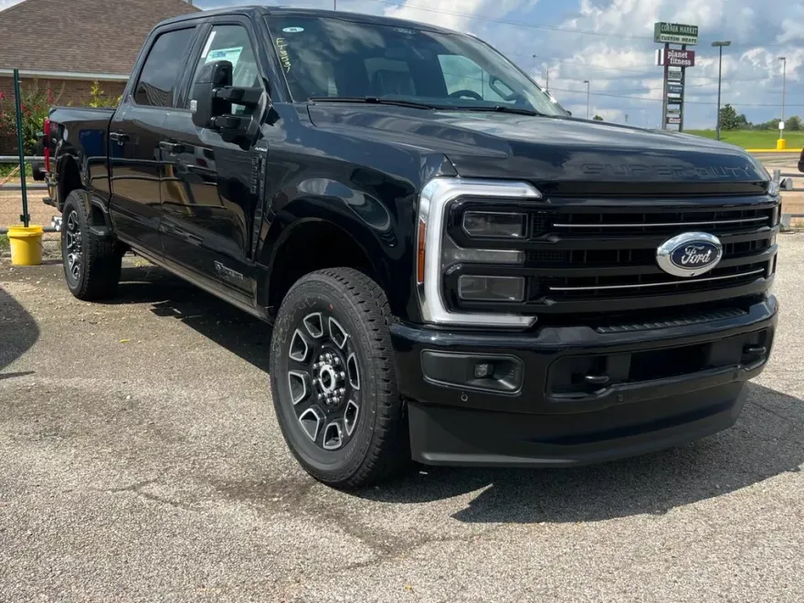 2025 Ford F-250 Platinum photo 1