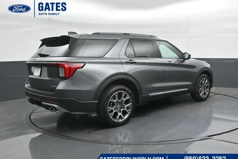 2025 Ford Explorer Platinum photo 1