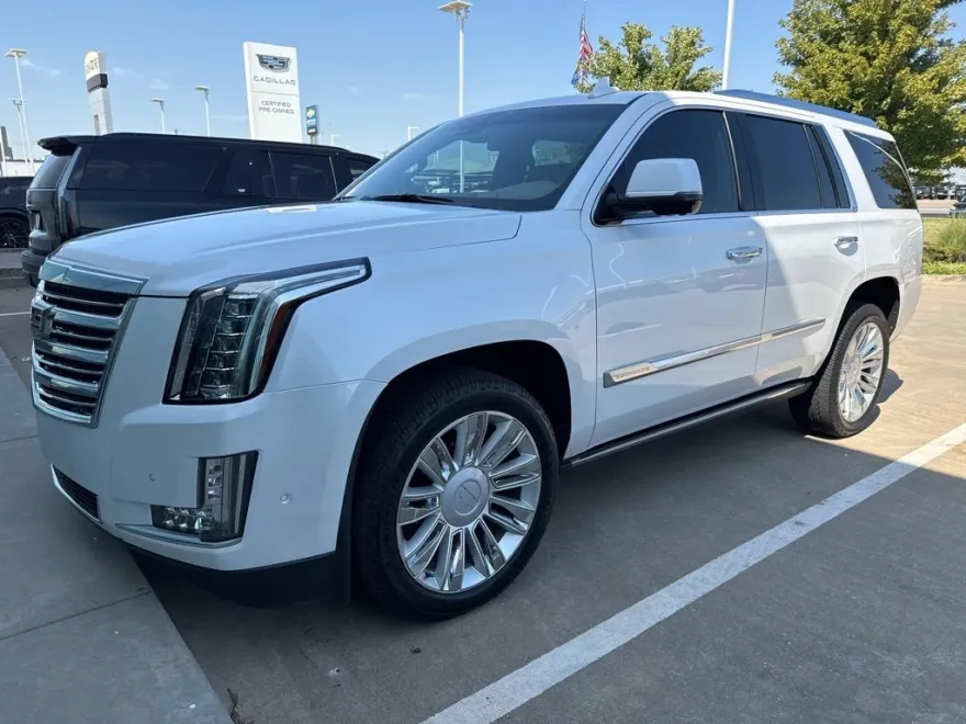 2018 Cadillac Escalade Platinum photo 1