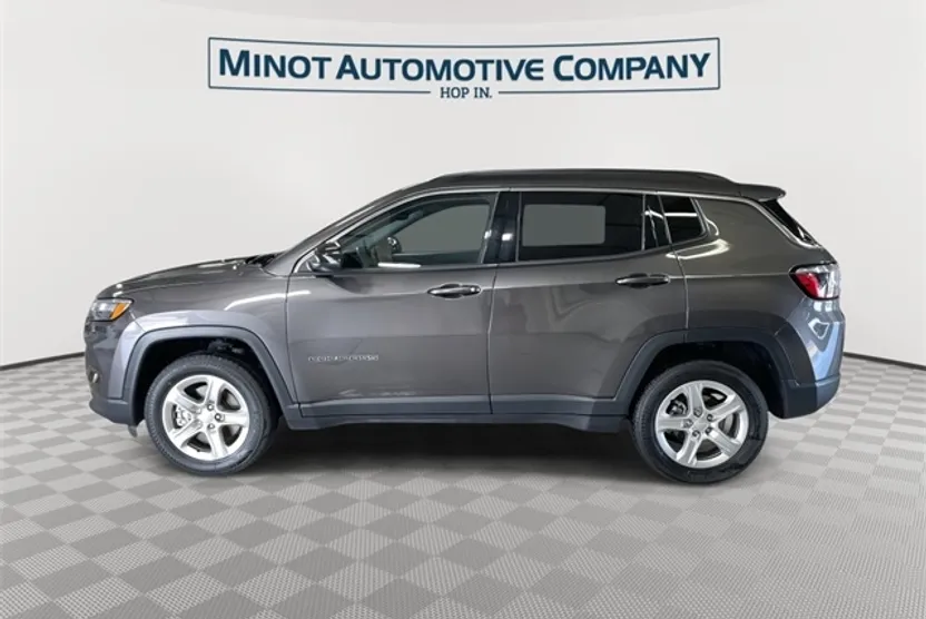 2024 Jeep Compass Latitude photo 1