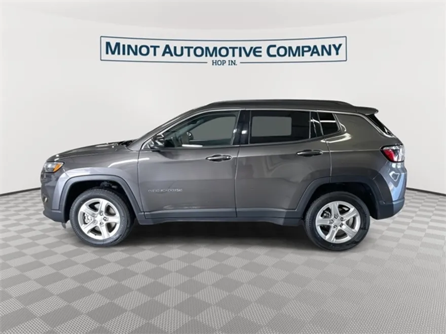 2024 Jeep Compass Latitude photo 1