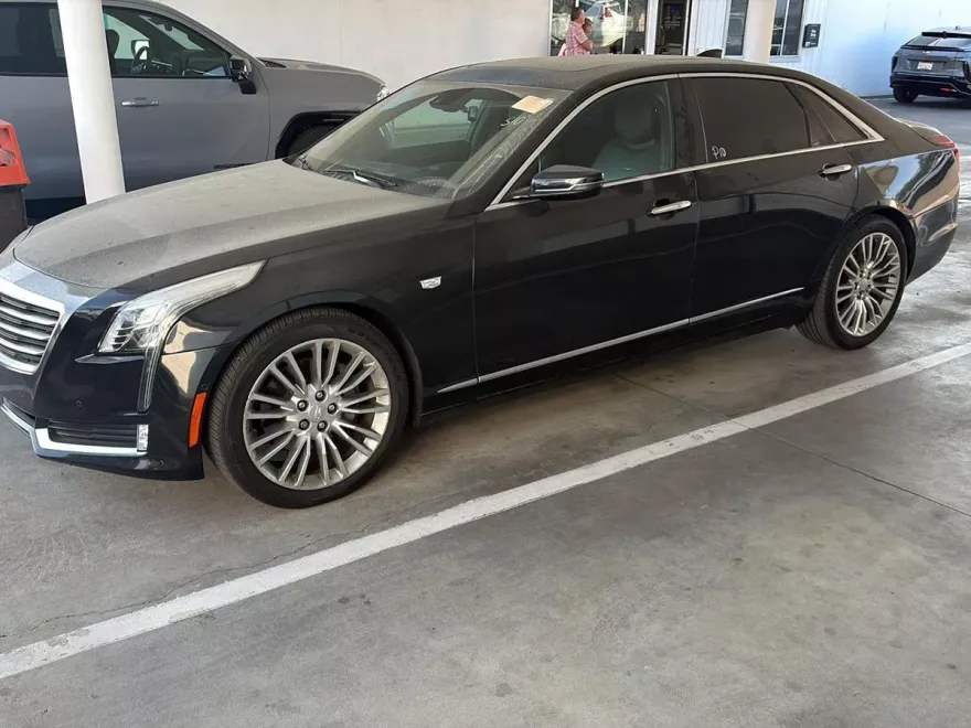 2017 Cadillac CT6 Luxury photo 1