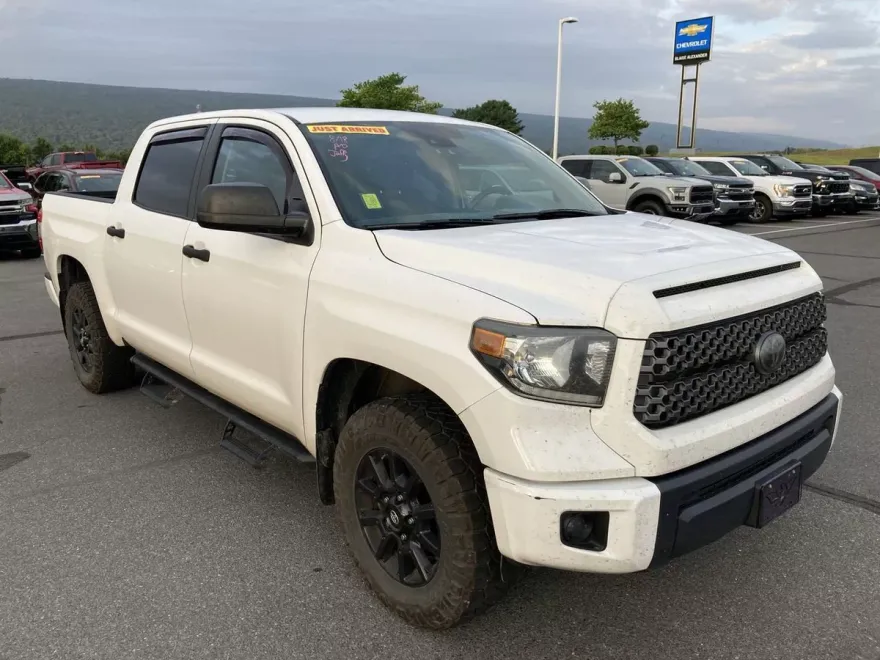 2020 Toyota Tundra SR5 CrewMax photo 1