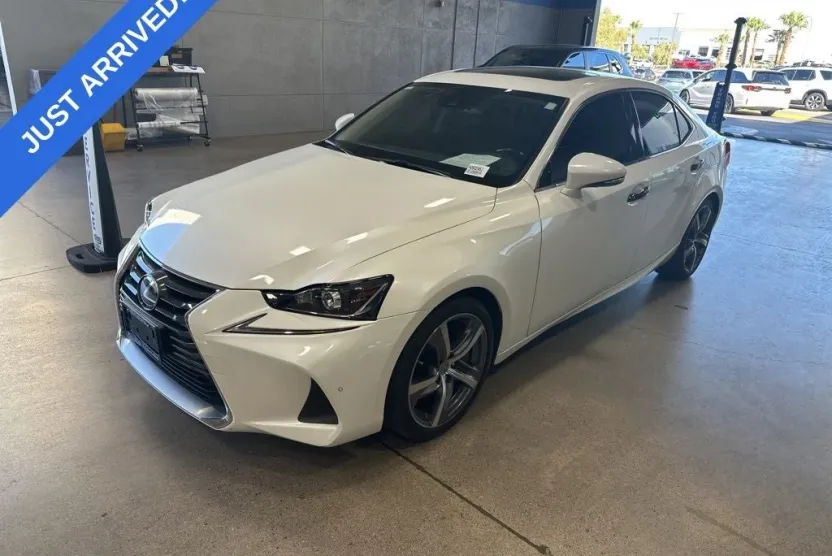 2017 Lexus IS 200t photo 1