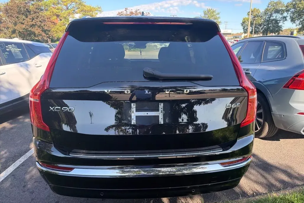 2024 Volvo XC90 Plus photo 1