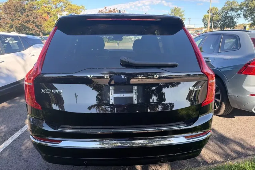 2024 Volvo XC90 Plus photo 1