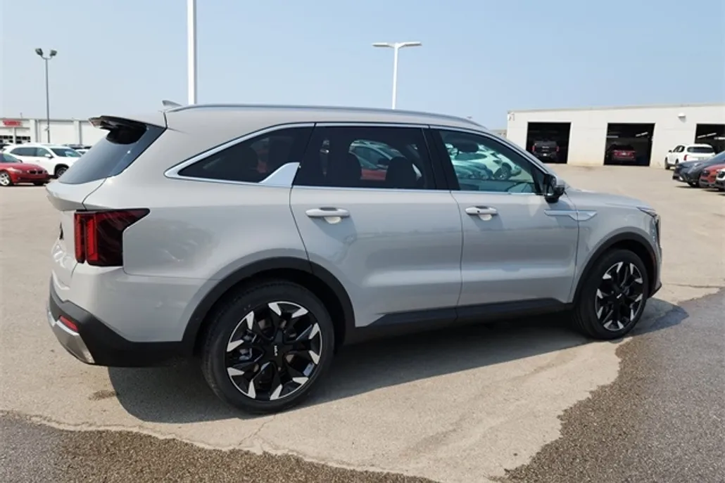 2026 Kia Sorento SX photo 1