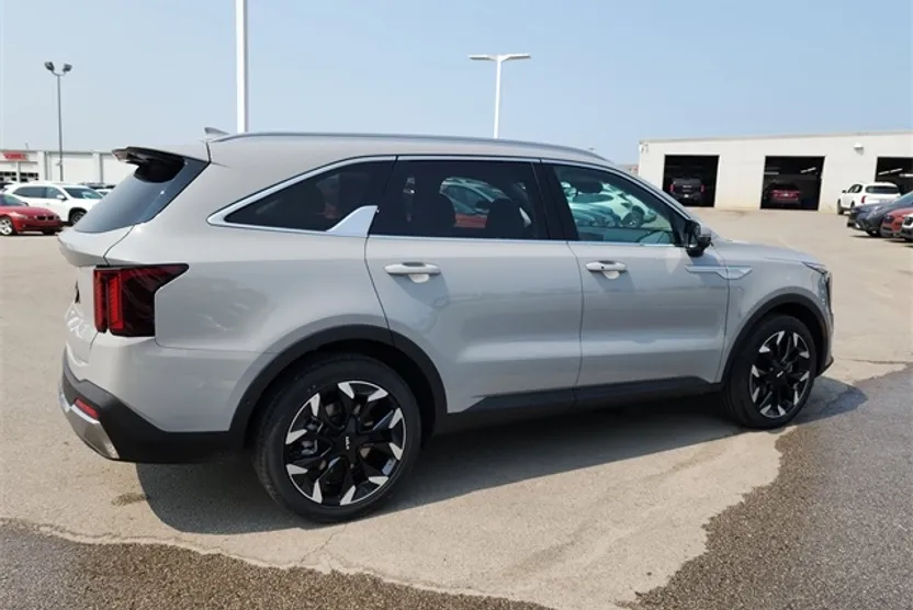 2026 Kia Sorento SX photo 1