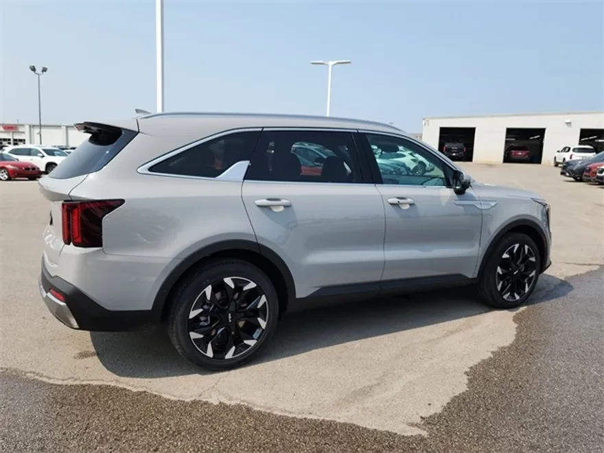2026 Kia Sorento SX photo 1