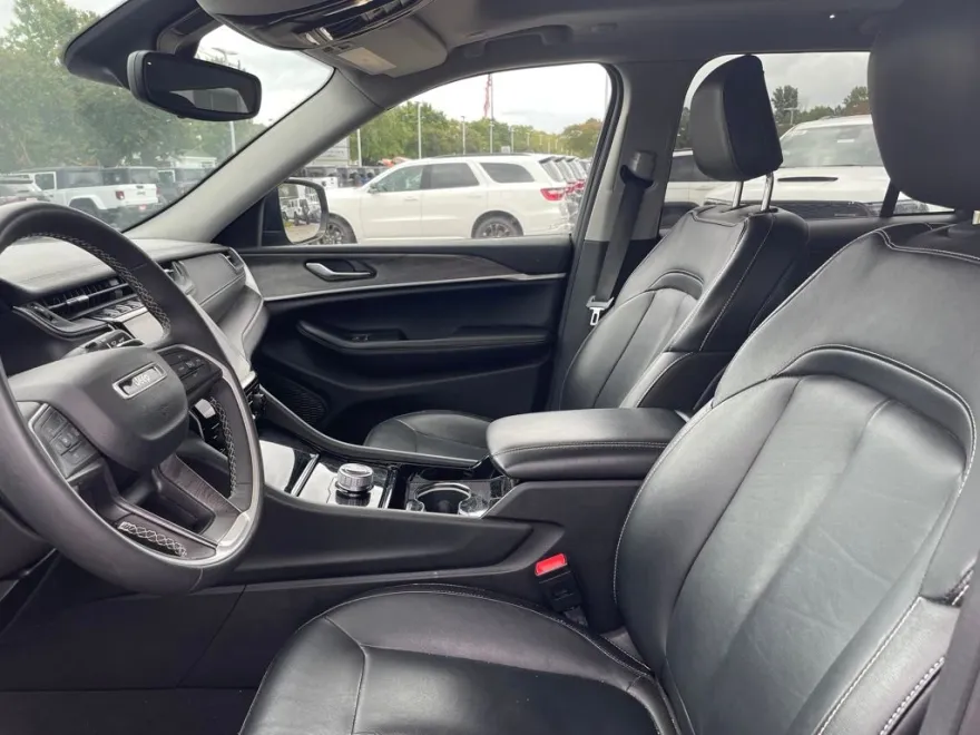 2023 Jeep Grand Cherokee Limited photo 1