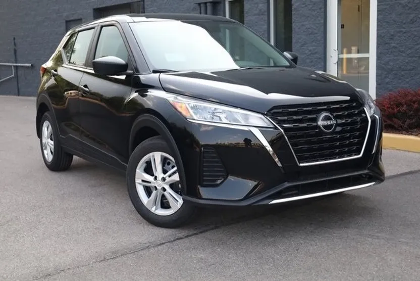 2025 Nissan Kicks Play S photo 1