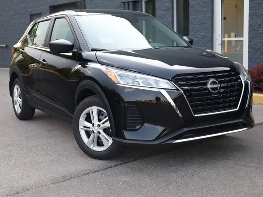 2025 Nissan Kicks Play S photo 1