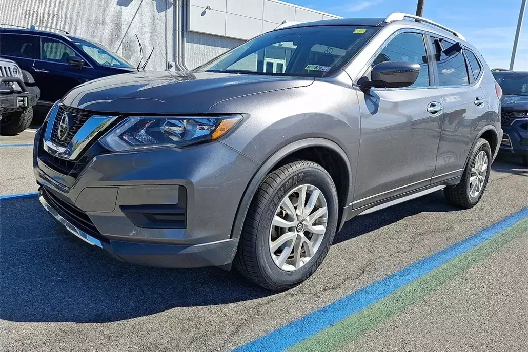 2020 Nissan Rogue SV photo 1