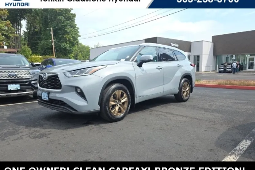 2022 Toyota Highlander Hybrid Bronze Edition photo 1