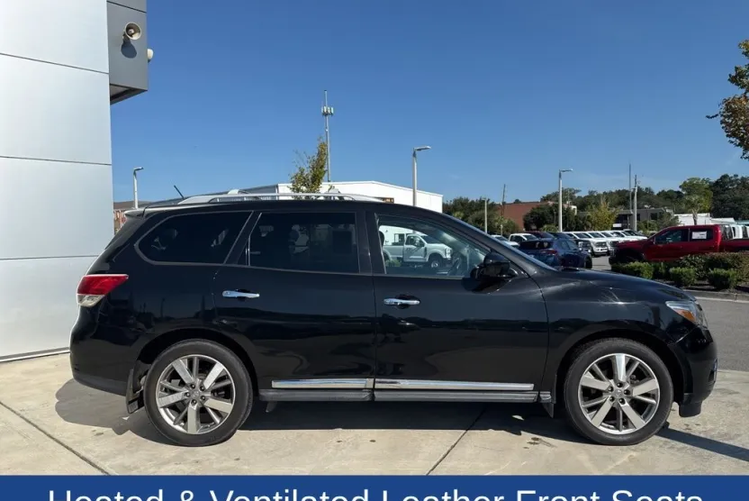 2016 Nissan Pathfinder Platinum photo 1