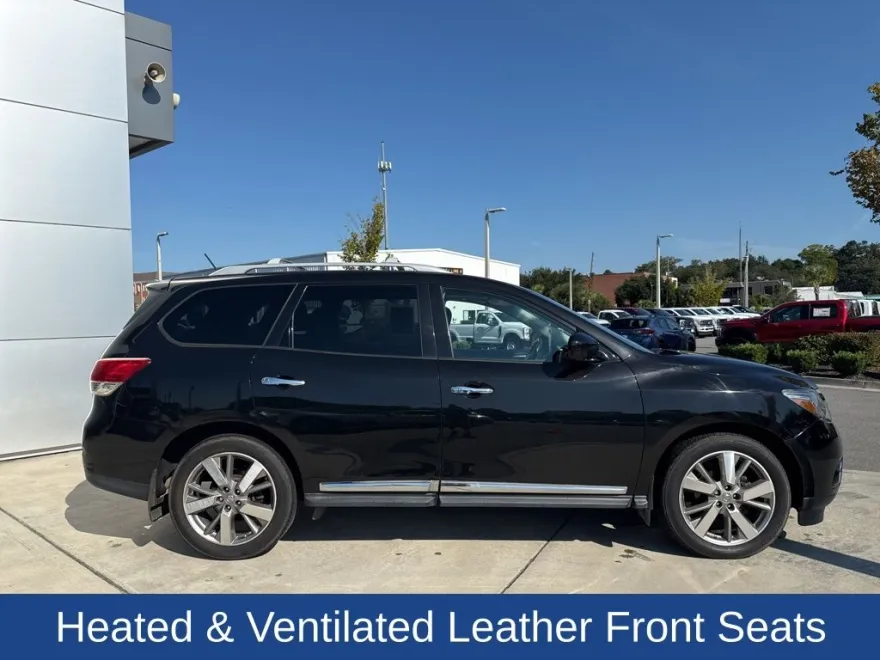 2016 Nissan Pathfinder Platinum photo 1