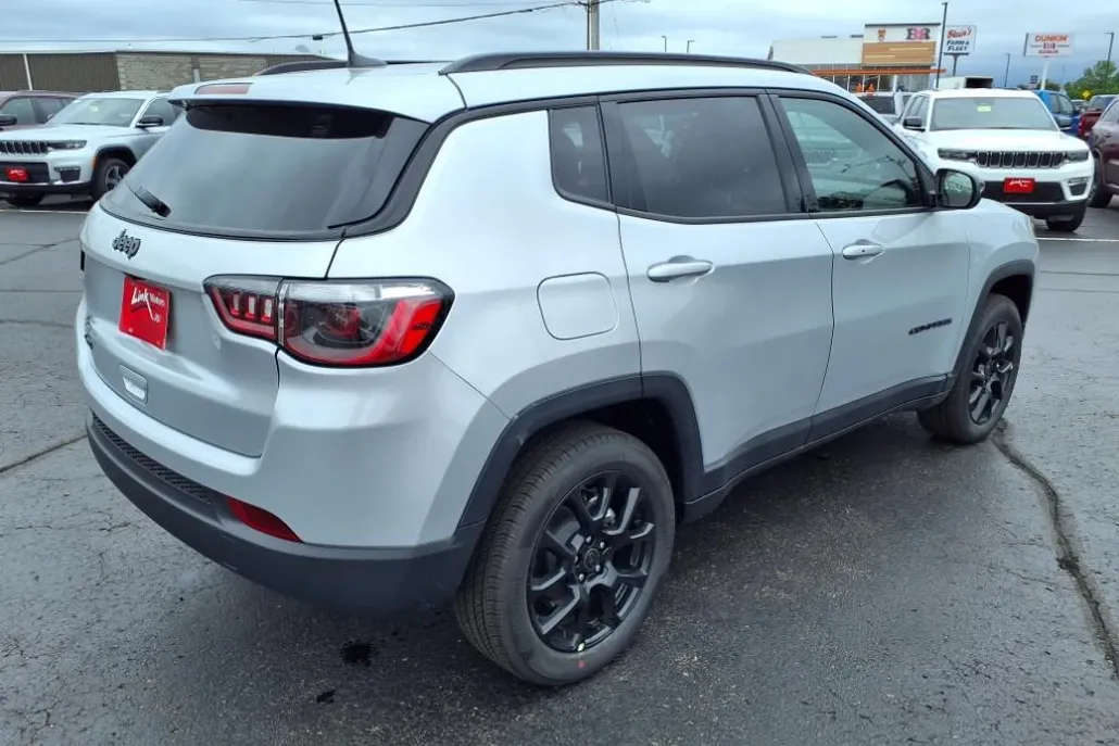 2025 Jeep Compass Latitude photo 1