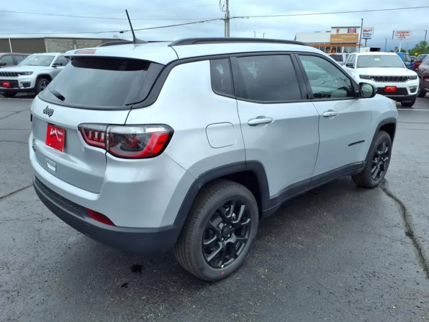 2025 Jeep Compass Latitude photo 1