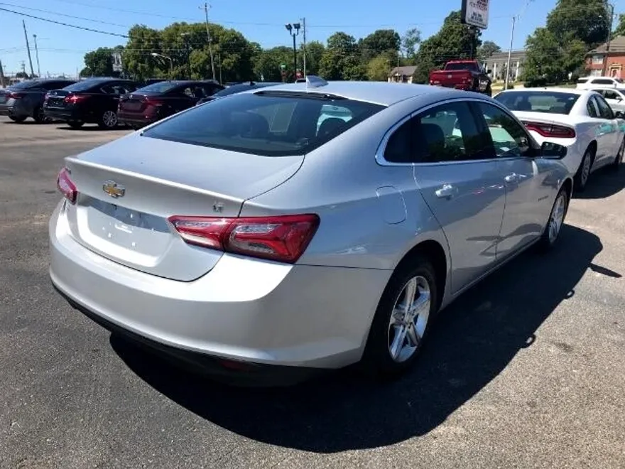 2022 Chevrolet Malibu 1LT photo 1