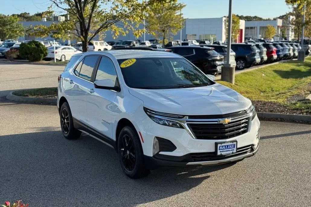 2022 Chevrolet Equinox LT photo 1