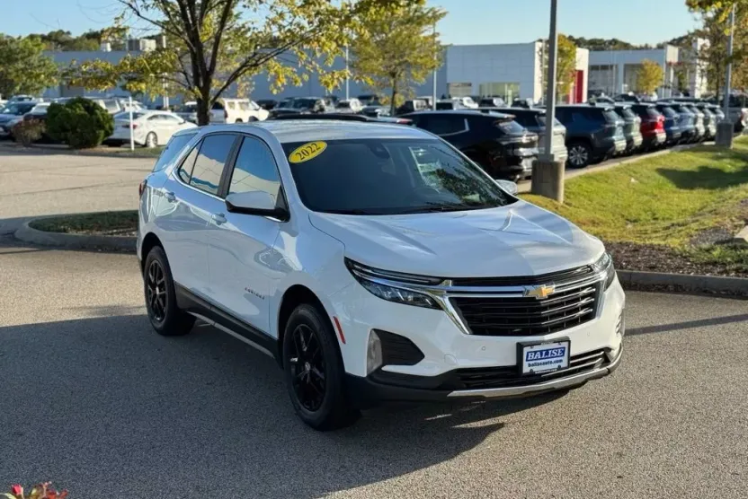 2022 Chevrolet Equinox LT photo 1