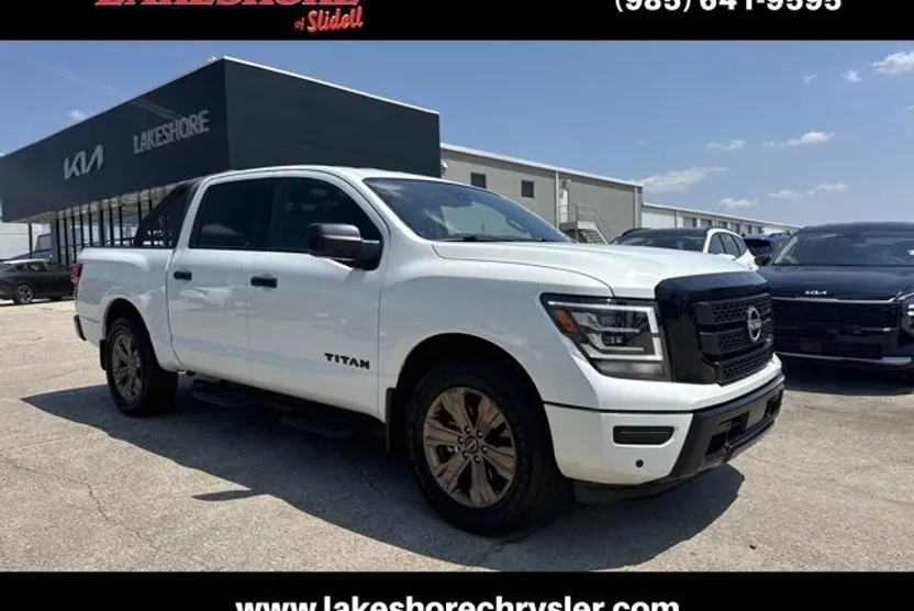 2024 Nissan Titan SV photo 1