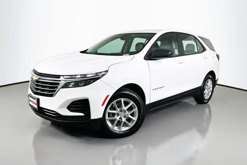 2023 Chevrolet Equinox LS photo 1