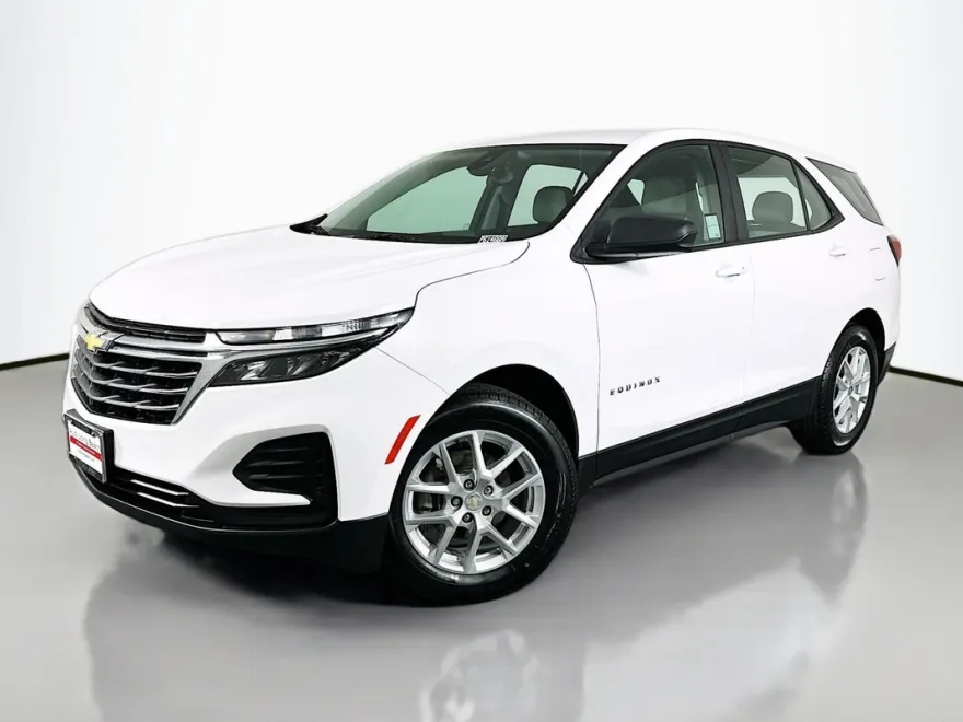 2023 Chevrolet Equinox LS photo 1