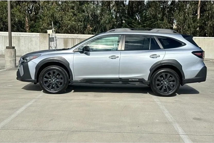 2023 Subaru Outback Onyx Edition photo 1