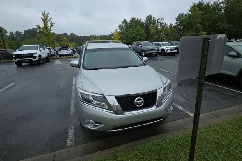 2015 Nissan Pathfinder S photo 1
