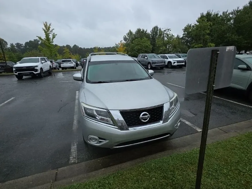 2015 Nissan Pathfinder S photo 1