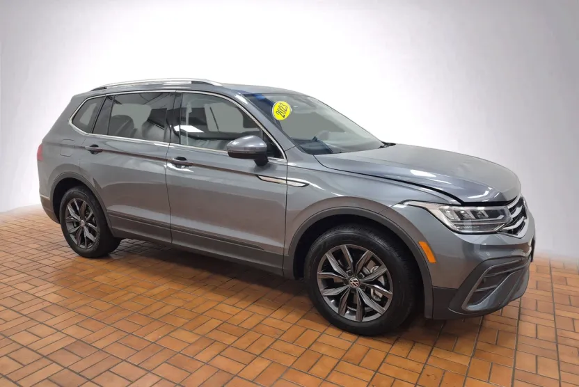 2023 Volkswagen Tiguan SE photo 1
