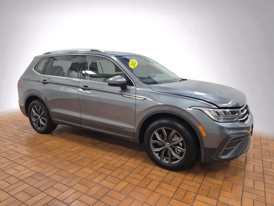 2023 Volkswagen Tiguan SE photo 1