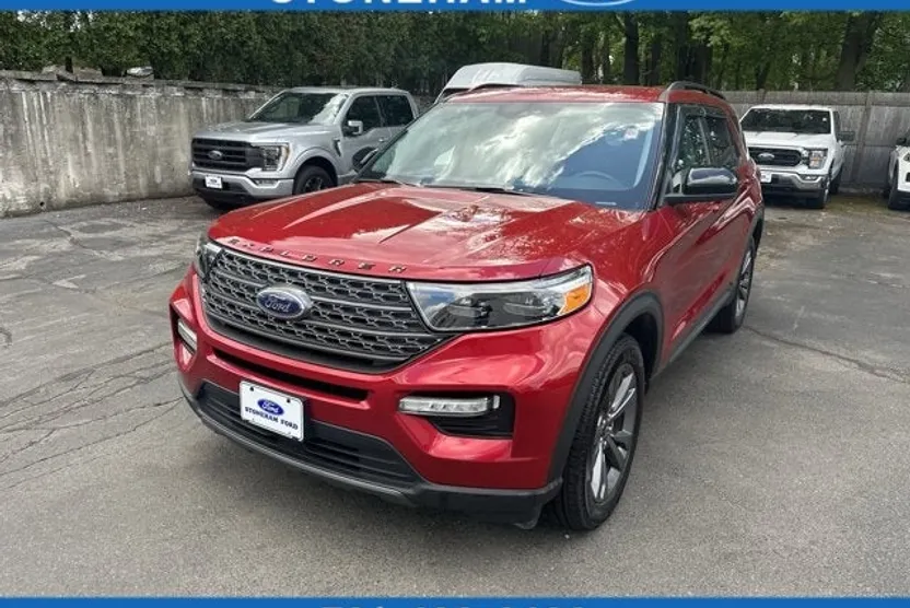 2022 Ford Explorer XLT Sport photo 1