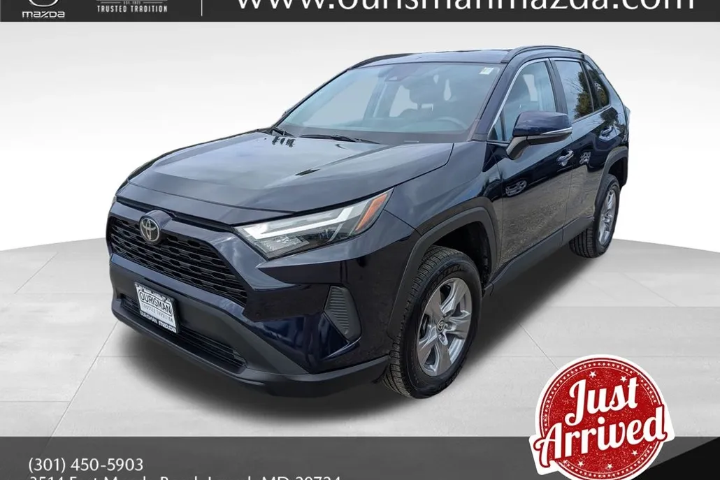 2022 Toyota RAV4 XLE photo 1
