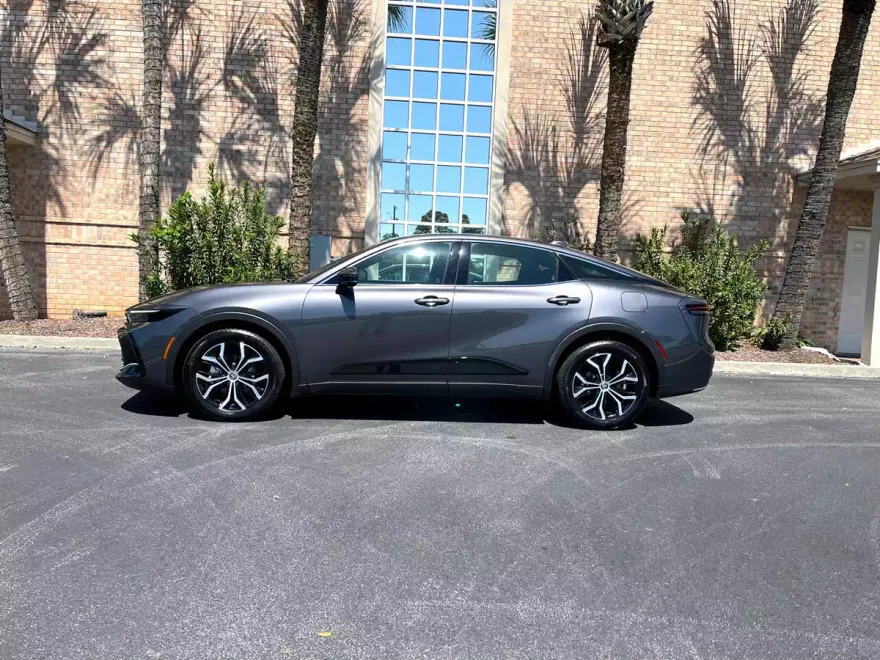 2024 Toyota Crown XLE photo 1