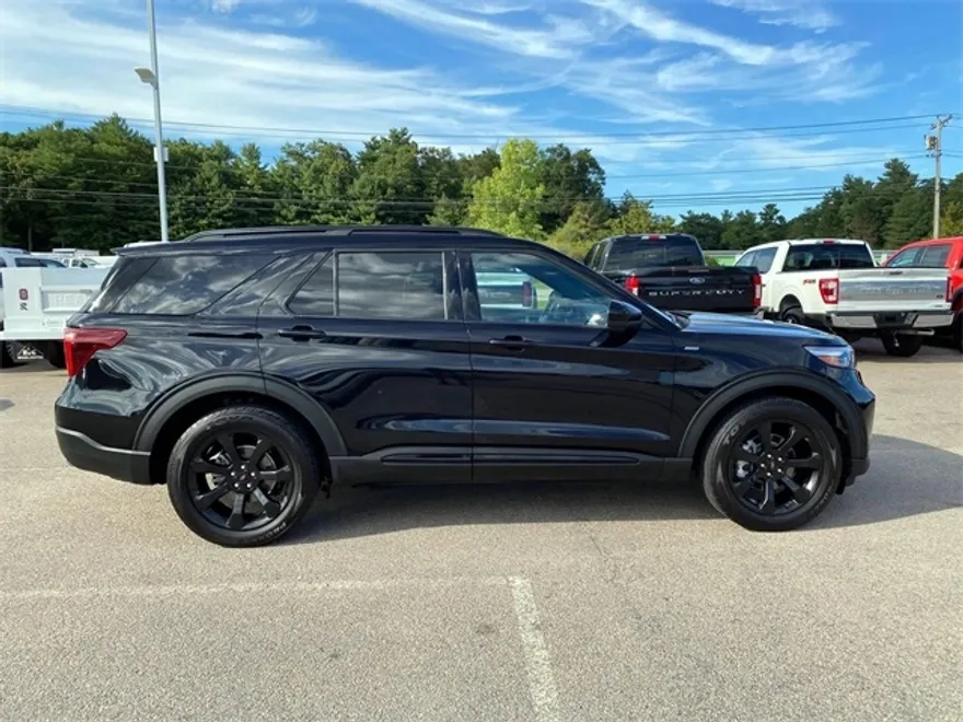 2022 Ford Explorer ST-Line photo 1