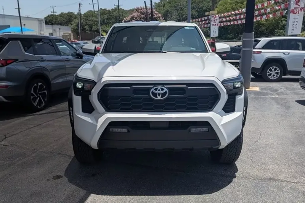 2024 Toyota Tacoma TRD Off-Road photo 1