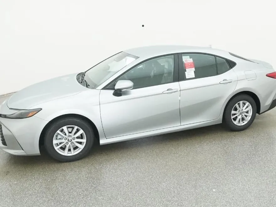 2026 Toyota Camry LE photo 1