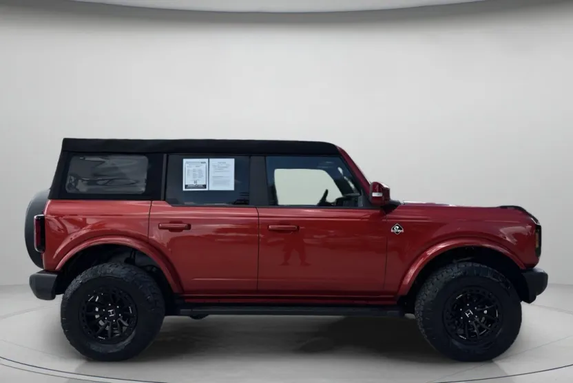 2023 Ford Bronco Outer Banks photo 1
