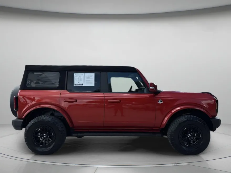 2023 Ford Bronco Outer Banks photo 1
