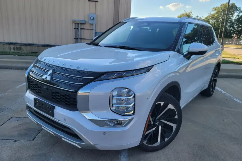 2022 Mitsubishi Outlander SEL photo 1
