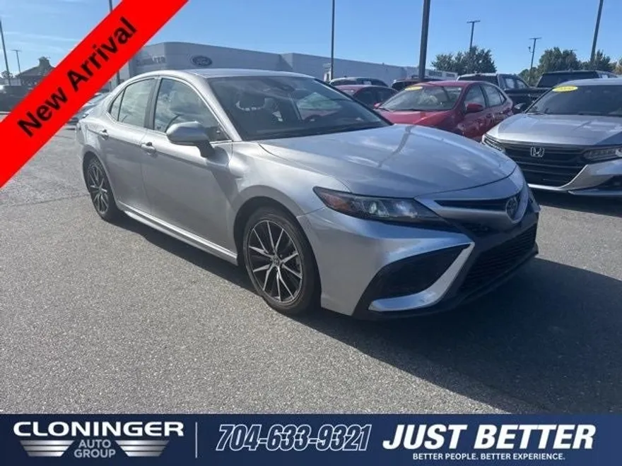 2023 Toyota Camry SE photo 1