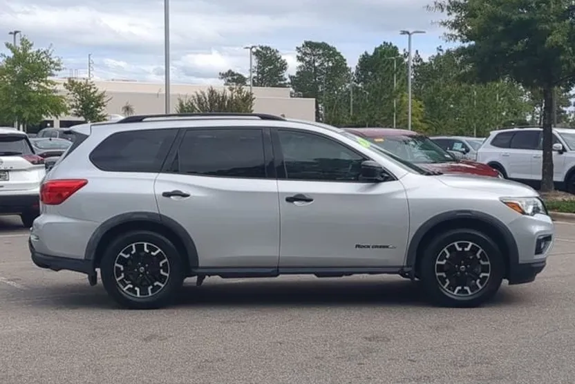 2019 Nissan Pathfinder SV photo 1