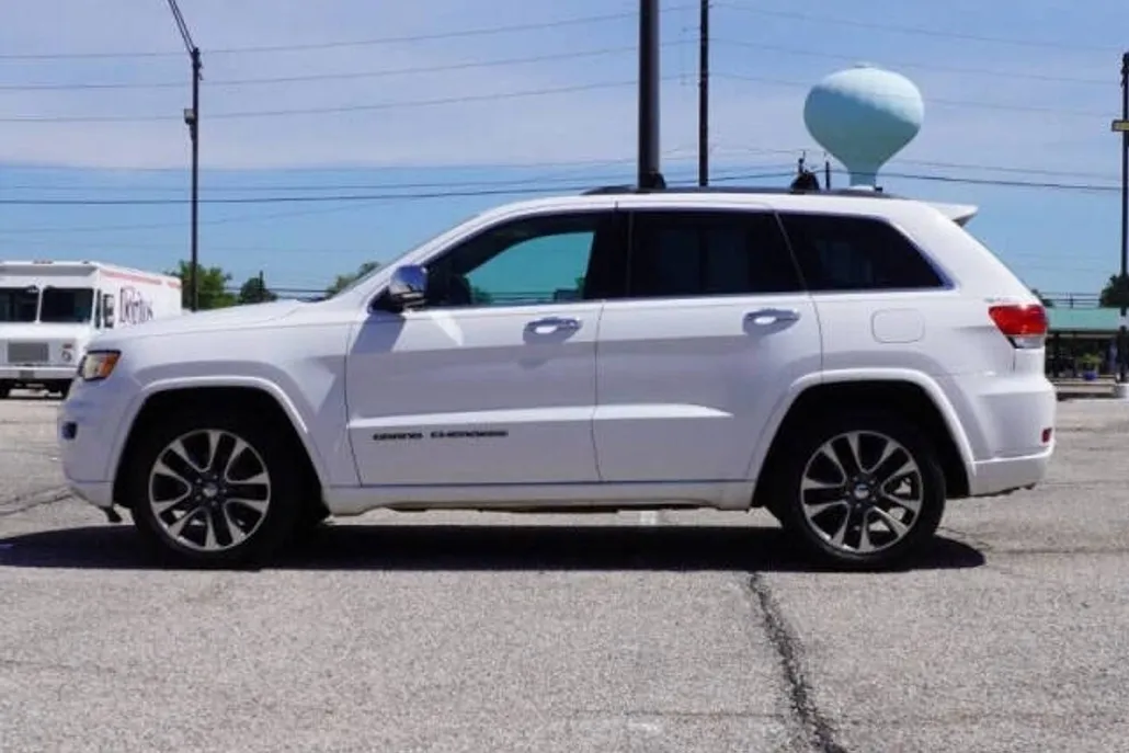 2017 Jeep Grand Cherokee Overland photo 1
